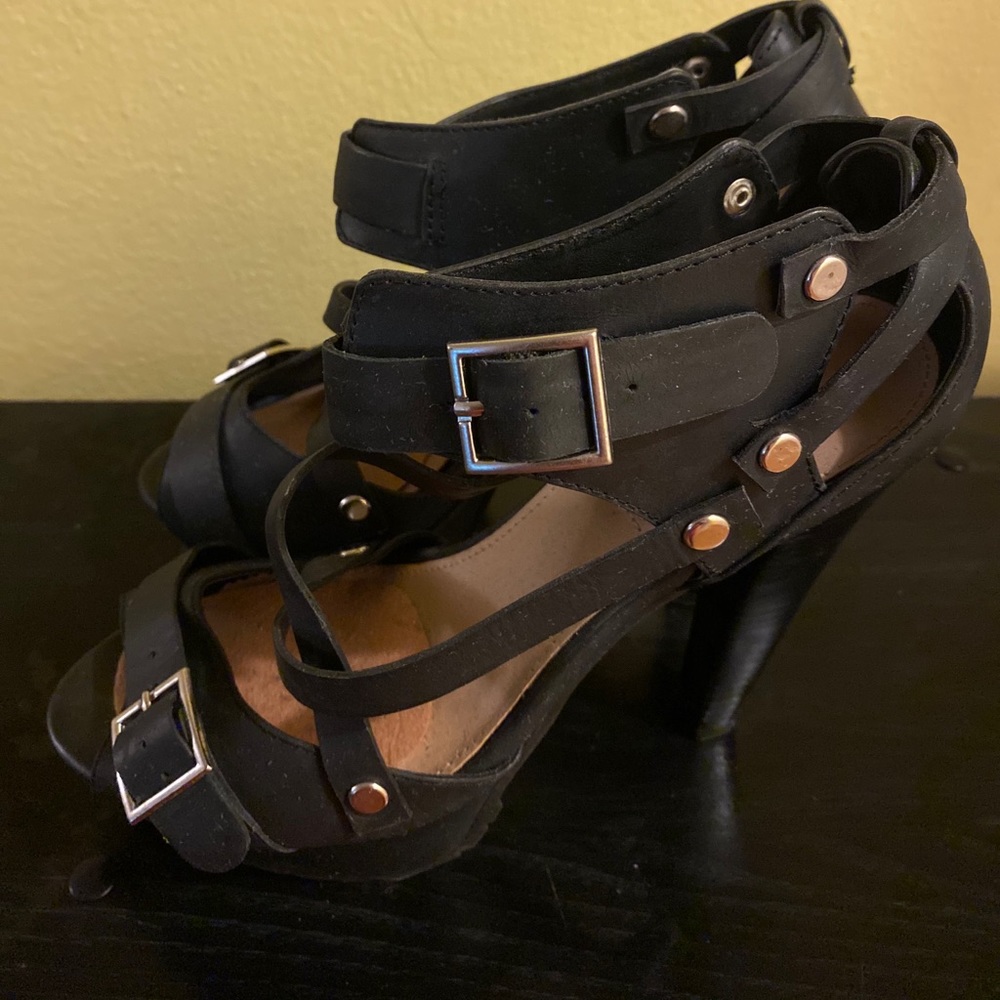 Steve Madden Pre-Owned Sandals Size 8.5
